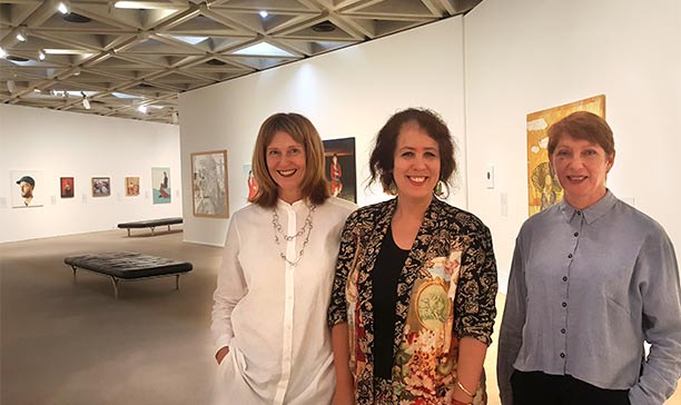 Wendy Sharpe pictured here with Curators Dr Sarah Engledow (National Portrait Gallery) and Melissa Harpley (Art Gallery of Western Australia)